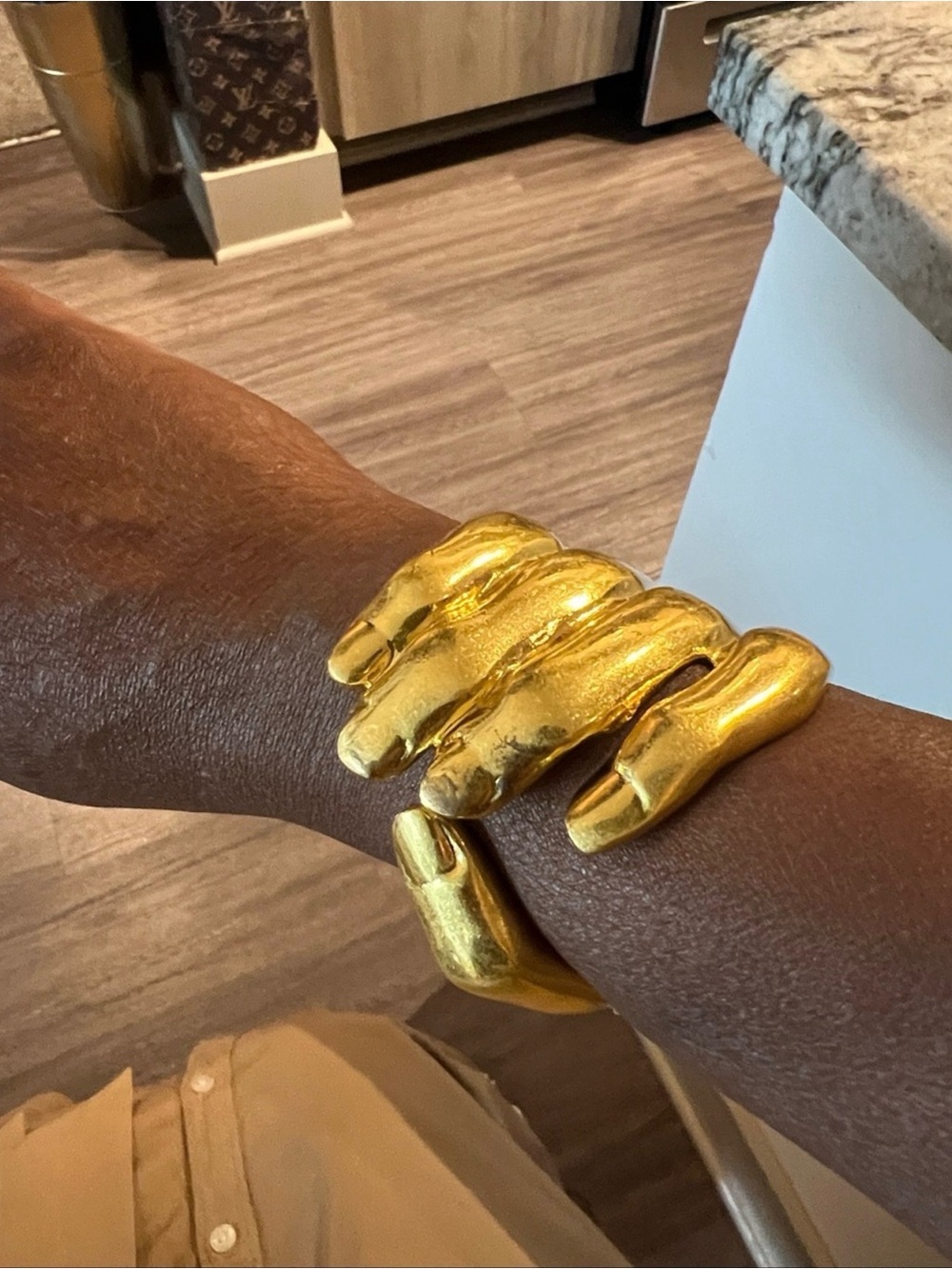 VINTAGE Gold Tone Sculpture Cuff Bracelet ‼️SHOW STOPPING ‼️ - Picture 9 of 13
